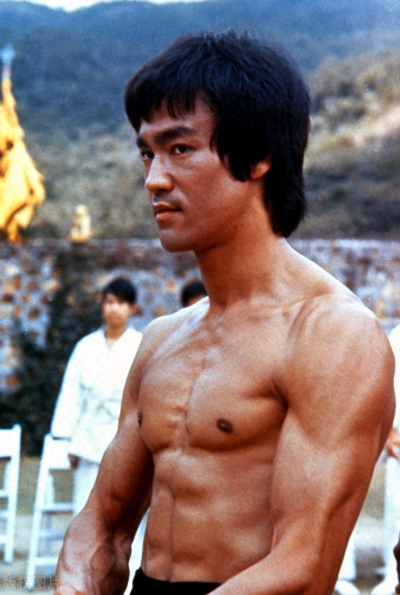 47年前李小龙拍摄《龙争虎斗》，剧中成龙十几秒就被李小龙解决
