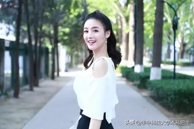 ​气质出众！毕业于华中科技大学，这位女神主持人屡登央视，“跨界”出演电视剧