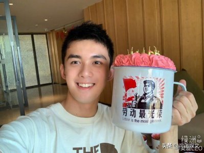 ​吴磊21岁生日晒帅气自拍，却被蛋糕抢镜，与工作人员爆笑对话