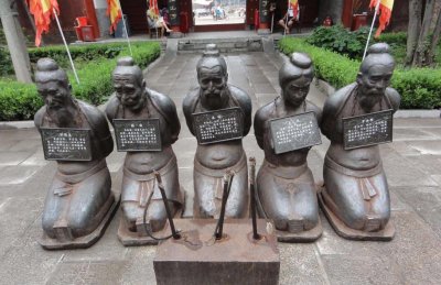 ​众人唾弃的秦桧夫妇跪像，它的由来你知道吗？