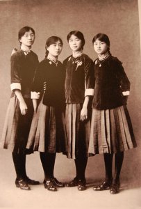 ​老照片：中国校服的百年变迁史