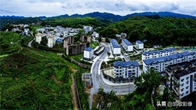 ​渝北大湾镇镇中心黄金地段.矗立着一座酷似斗兽场的建筑有点刺眼