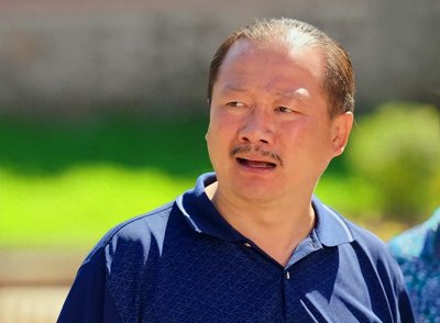 ​56岁“谢广坤”三婚得子，28岁娇妻名校毕业，曾是他资助的大学生