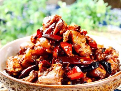 ​干煸兔肉：又麻又香，辣味十足，肉质焦嫩，搭配米饭，越吃越过瘾