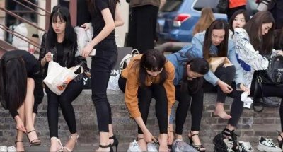 ​横店群演的真实现状，美女成群懒人聚集，奋斗十年每月收入两三千