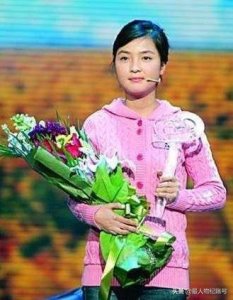 ​10年前，那个背着养母上大学的山西女孩孟佩杰，如今怎么样了？