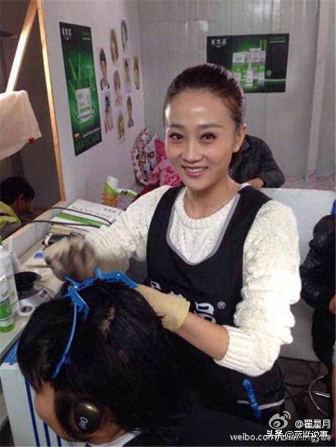 翟星月一组潮女生活照，你相信她是象牙山村美发的苏玉红吗？