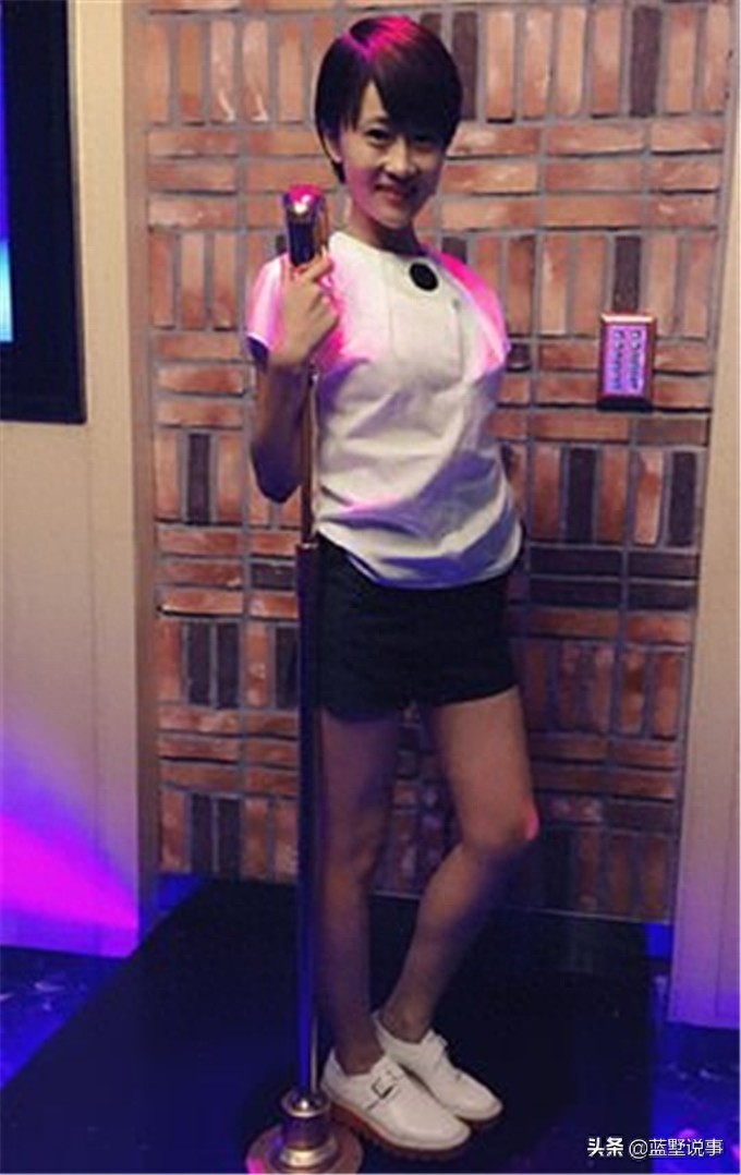 翟星月一组潮女生活照，你相信她是象牙山村美发的苏玉红吗？
