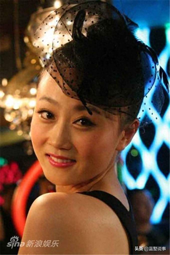 翟星月一组潮女生活照，你相信她是象牙山村美发的苏玉红吗？
