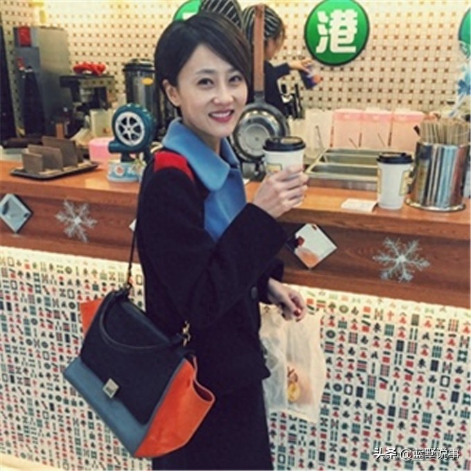 翟星月一组潮女生活照，你相信她是象牙山村美发的苏玉红吗？