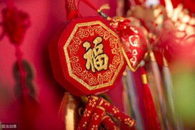 ​元，谓“始”；旦，谓“日”；元旦即“初始之日”……