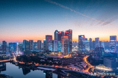 ​东郊繁华、南郊活力、北郊现代，唯独西郊十年无变化，发展缓慢