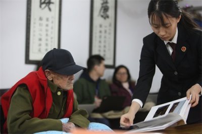 ​86岁老人持拐打死老伴今受审