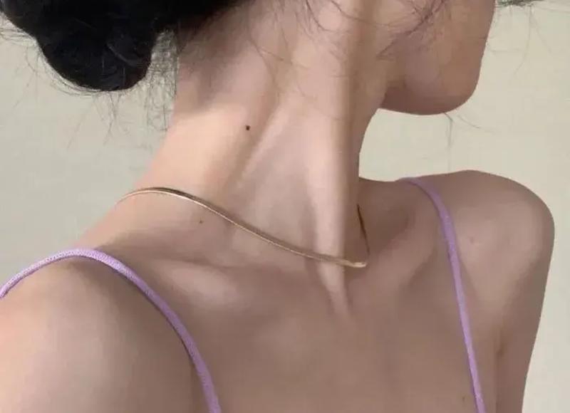 和女生聊哪些话题？如何跟女生聊天