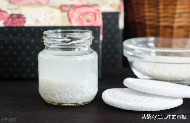 淘米水是大米还是小米解毒好（你家吃米前会用水淘米吗）(2)