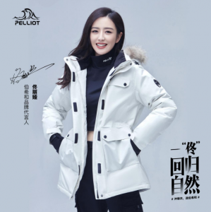 ​冲锋衣女款哪个牌子好（推荐1款时尚又好看的冲锋衣）
