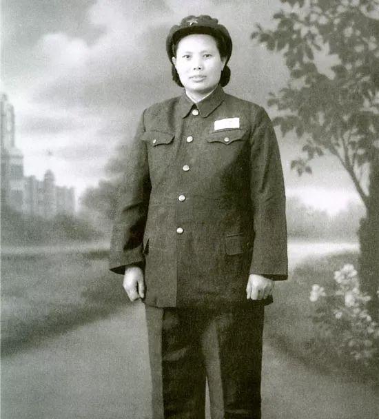 十七岁学生嫁给42岁抗日名将（后来嫁给了开国上将）(2)