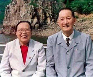 ​十七岁学生嫁给42岁抗日名将（后来嫁给了开国上将）