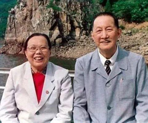 十七岁学生嫁给42岁抗日名将（后来嫁给了开国上将）(1)