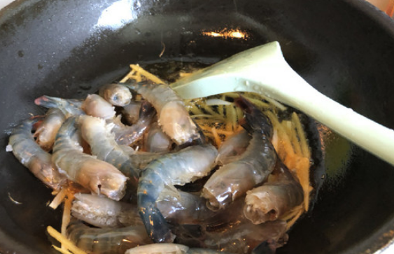 大头虾怎么处理干净,大虾怎么处理干净头部图10