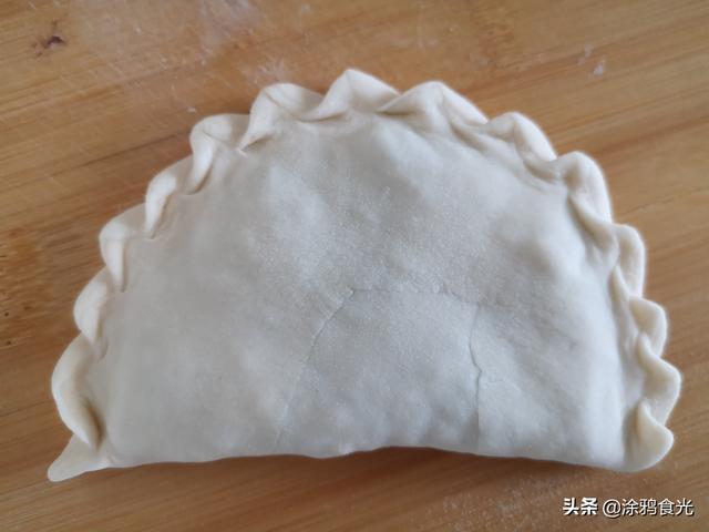 韭菜盒子的面怎么和又酥又脆（韭菜盒子好吃和面有技巧）(5)