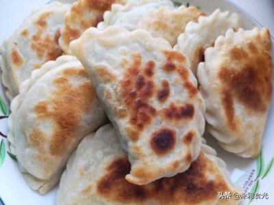 ​韭菜盒子的面怎么和又酥又脆（韭菜盒子好吃和面有技巧）