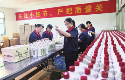 ​白酒销售员一个月能赚多少钱(白酒销售员每天工作日志)