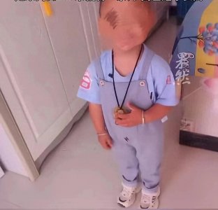 ​甘肃2岁女童走失后确认溺水身亡！评论区炸了