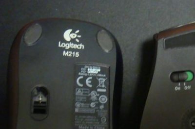 ​罗技无线鼠标m215怎么复位或配对