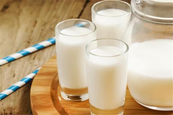 牛奶喝了拉肚子什么原因 牛奶喝热的好还是冷的好