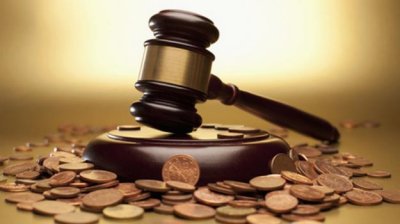 中国“高铁一姐”:农妇只识百字却成亿万富豪,傍贵人敛财数十亿