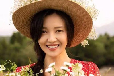 42岁宝藏女孩傅晶,为何还能演18岁少女,微博说明一切,收藏