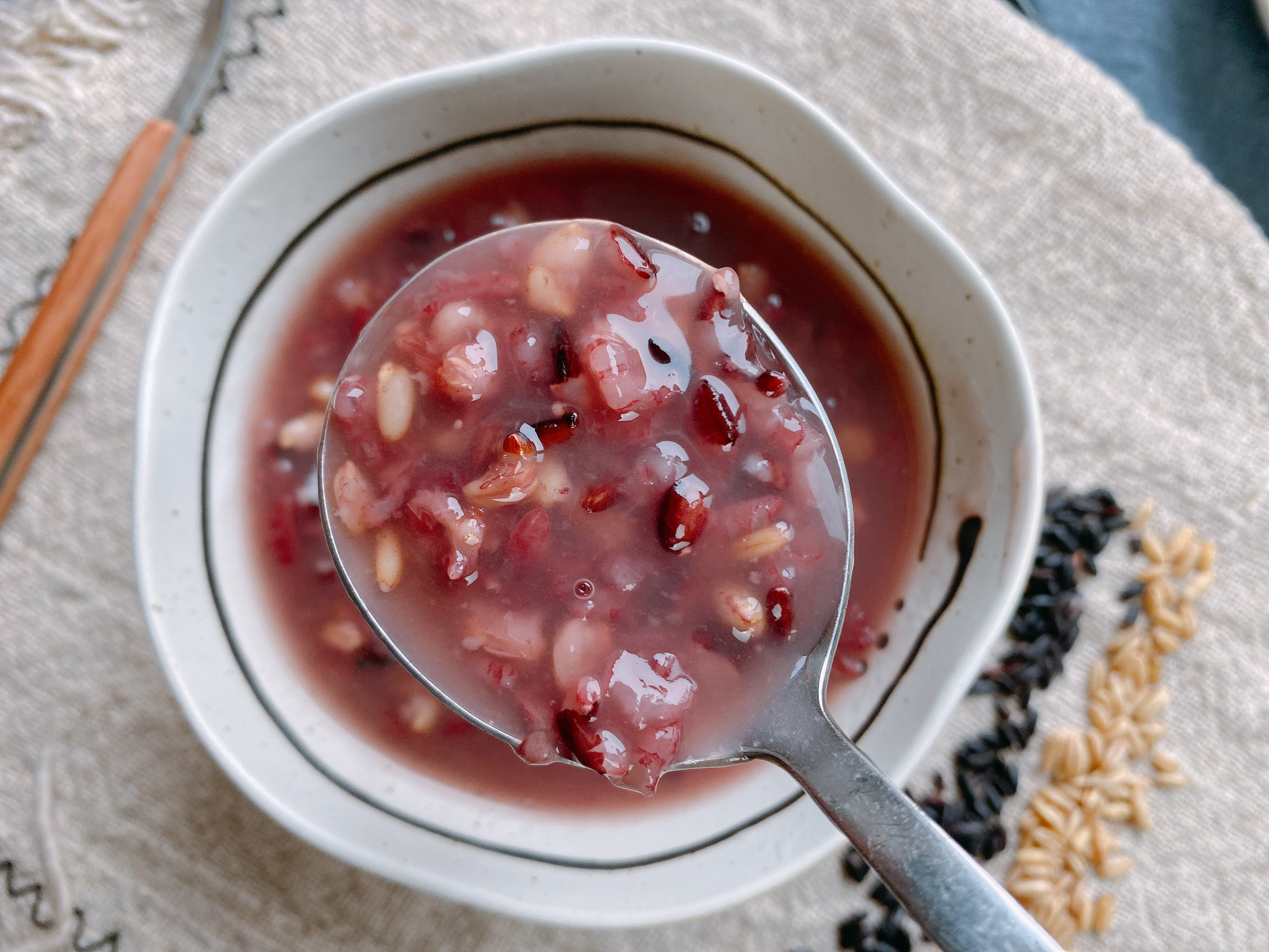 黑米粥怎么做好吃（黑米粥的烹饪教程分享）