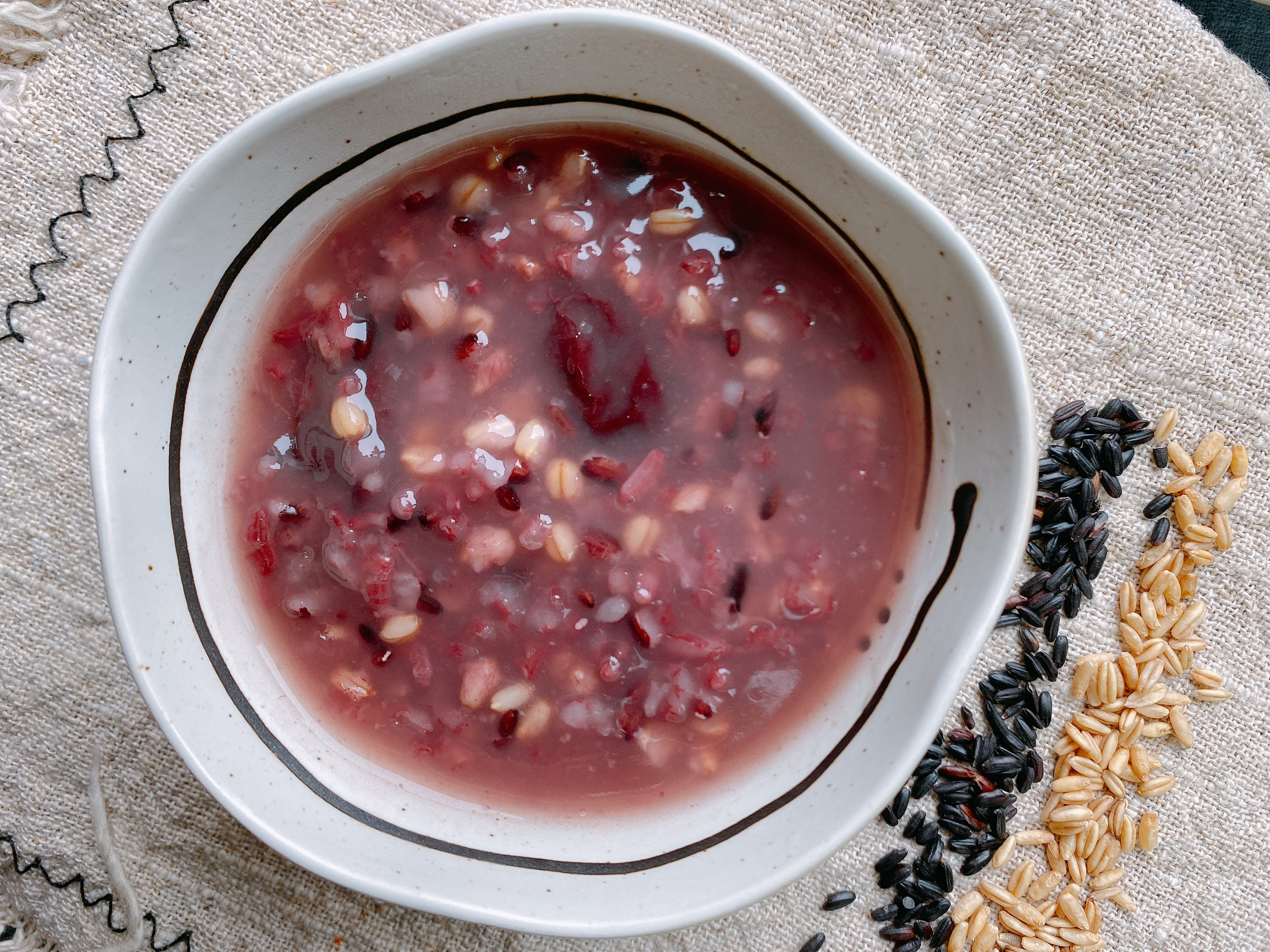 黑米粥怎么做好吃（黑米粥的烹饪教程分享）