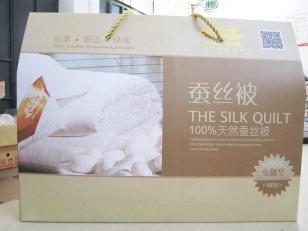 蚕丝被能用滚筒洗吗 不能（水洗影响性能）