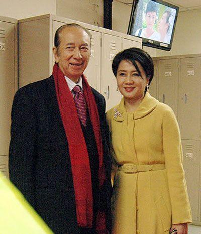 舞女出身，嫁大39岁男人，身价涨到200亿