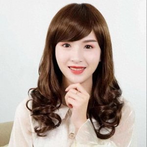 ​女人到五六十岁，请别留黑长直、烫泡面卷发型，更换这3种更洋气