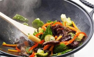 ​教你4个祖传炒菜小技巧，其实炒菜并不难，学会你也是大厨