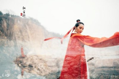 ​小说：她是炮灰女配，男主厌恶她还配合她秀恩爱，她不厚道的笑了