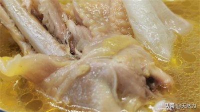 ​鸡汤里放什么食材好吃又滋补