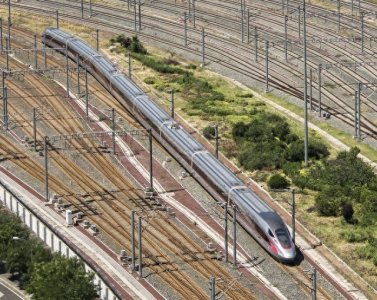 ​坐高铁上海站在哪里