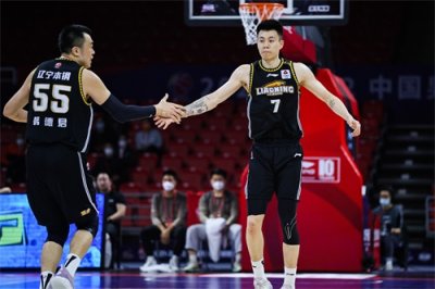 张镇麟三分救主!辽宁男篮大比分3-0战胜广东,晋级总决赛