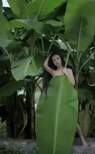 ​干露露！三根线的衣服也敢穿敢露，尺度大到令网友直呼低俗！