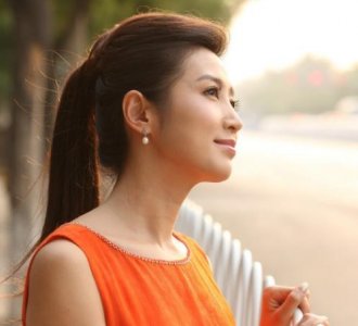 ​徐春妮：一婚丁克和郭德纲传绯闻，二婚嫁央视刚强41岁高龄产子