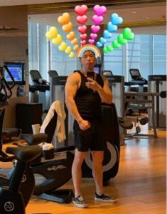 ​他因脸上有麻子被赐名烧饼，13岁德云社出道，今变肌肉男娶娇妻