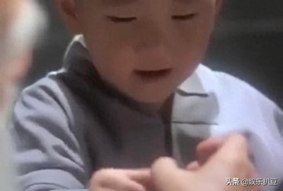 ​母亲赔光所有片酬，学业被迫中止，被传死亡的郝劭文“过气史”