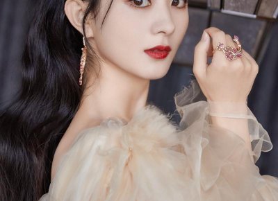 ​林允儿李胜基（李胜基公开恋情却不被看好）