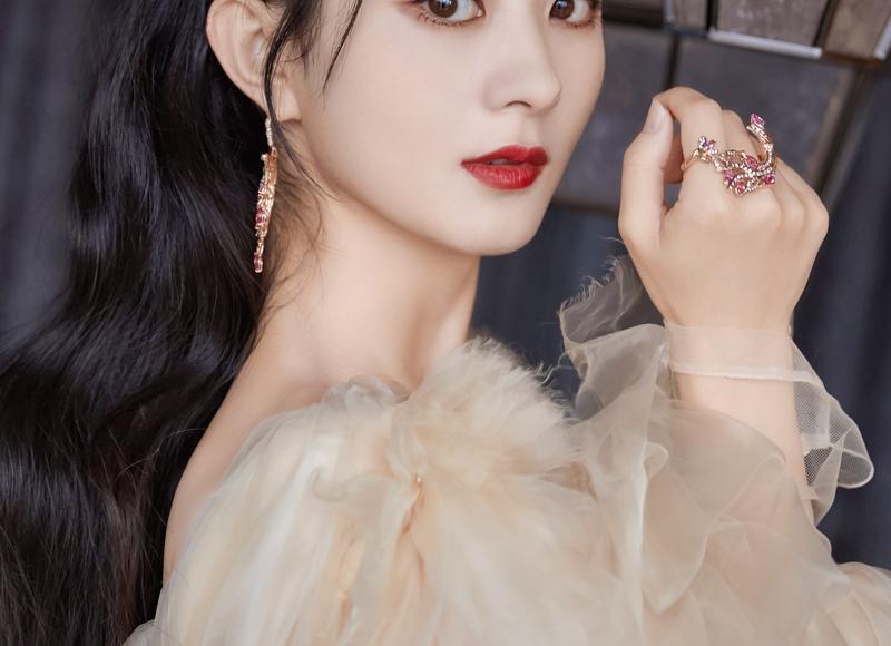 林允儿李胜基（李胜基公开恋情却不被看好）