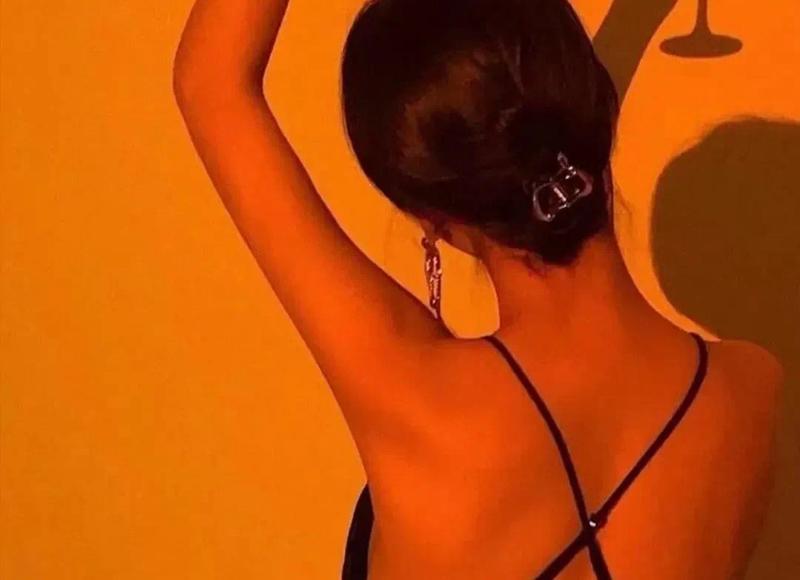 丧偶中年女人遇到16年初恋(年轻男子跟中年离异女子谈恋爱) 丧偶中年女人遇到16年初恋(年轻男子跟中年离异女子谈恋爱)