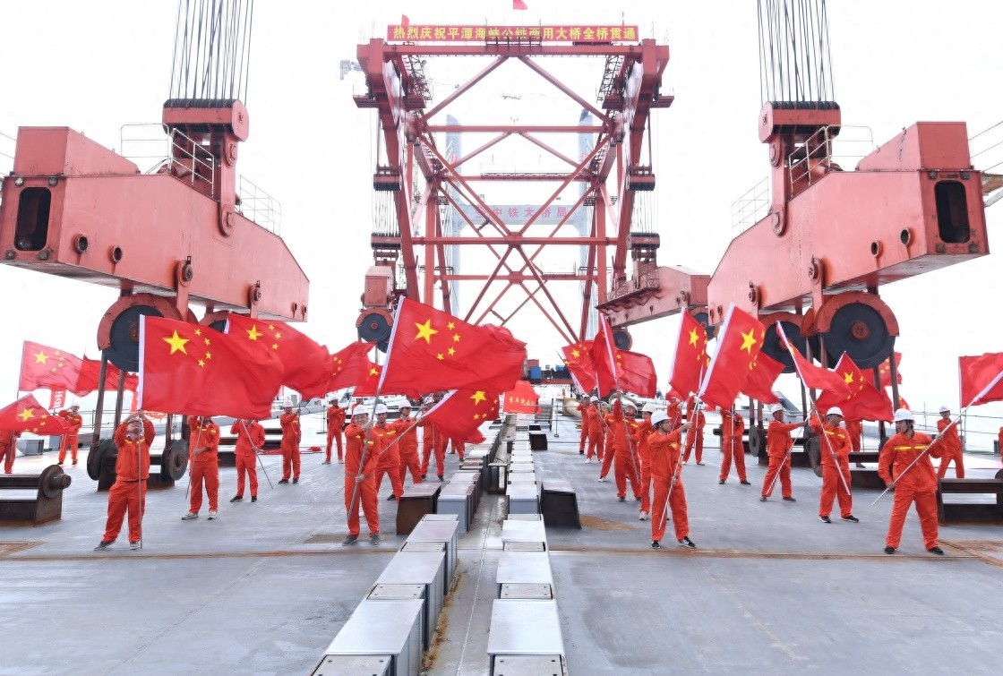 平潭海峡公铁大桥在福建贯通，总长16.34公里